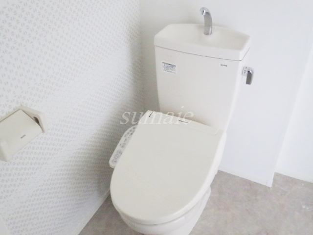 トイレ　温水洗浄便座完備です☆