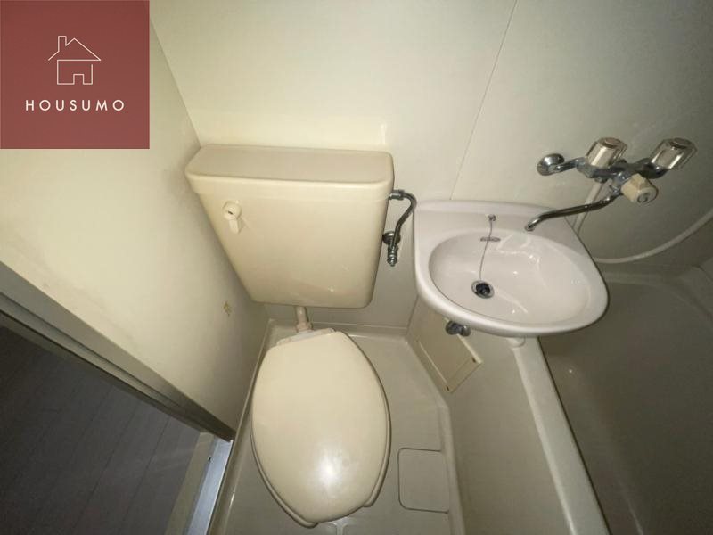 トイレ　落ち着いた色調のトイレです