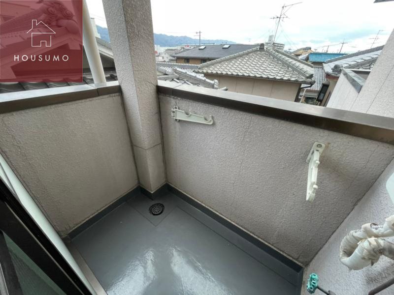 バルコニー　バルコニーからの眺めを楽しみながら食事をしませんか