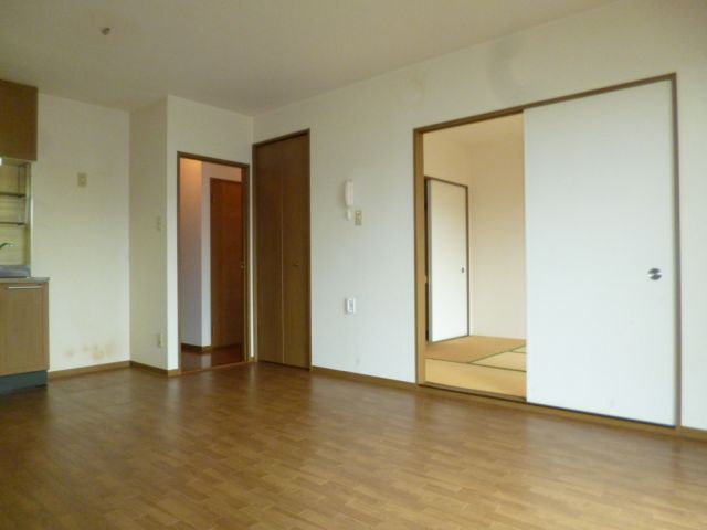 居室・リビング　各部屋に行きやすい間取り