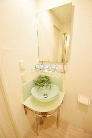 洗面設備　清潔感ある独立洗面台で毎日気持ちよく♪