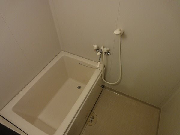バス・シャワールーム　別部屋の写真です。