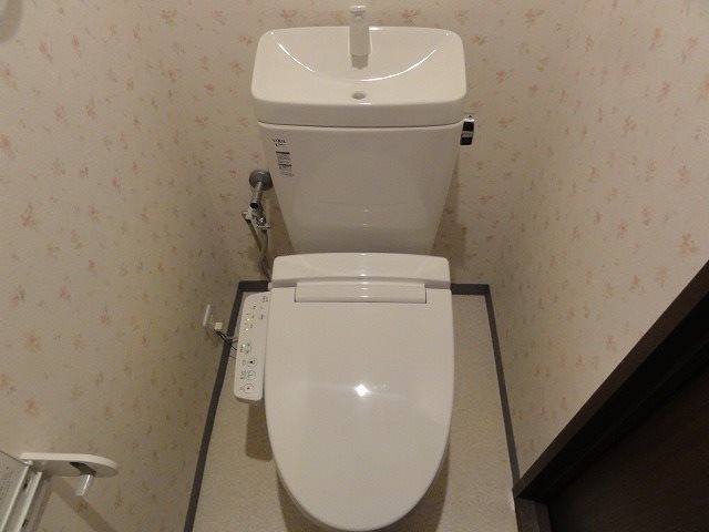トイレ　別部屋の写真です。