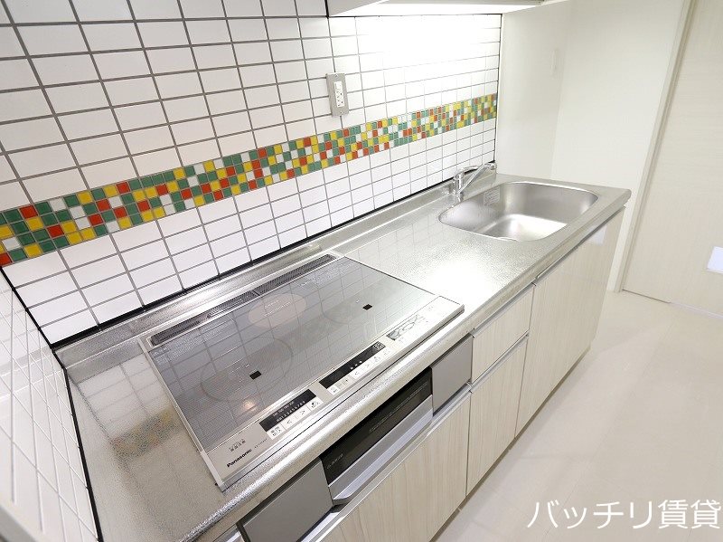 キッチン　※同マンション別部屋写真のため、現状優先。