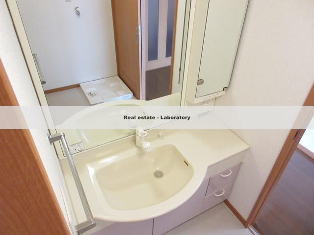 洗面設備　※参考として他のお部屋の写真
