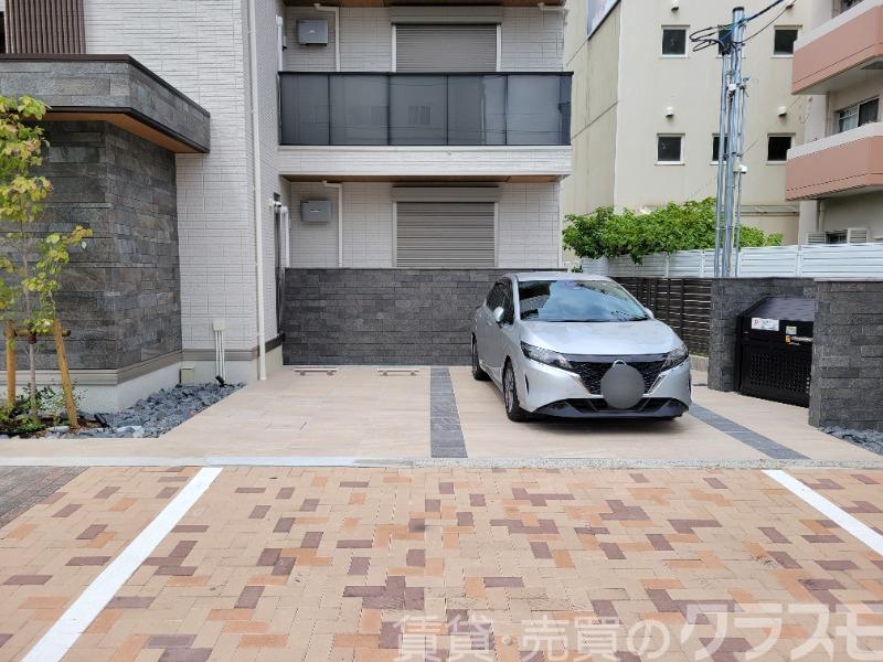 駐車場　敷地内駐車場