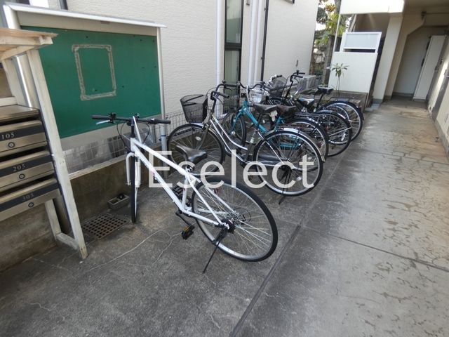 駐車場　敷地内駐輪場です