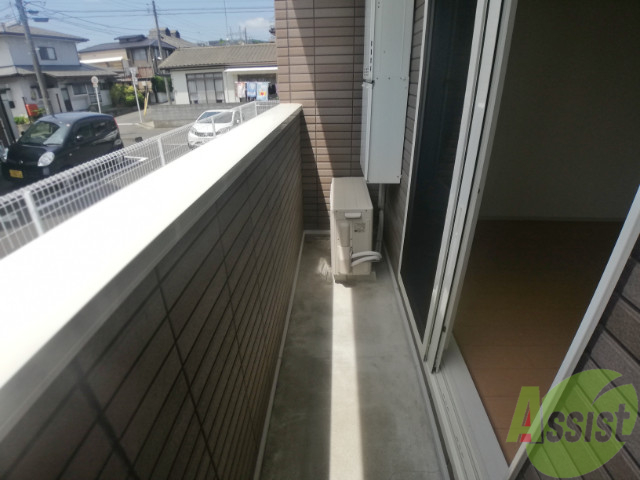 バルコニー　バルコニーは洗濯物がしっかり干せそうな広さです。