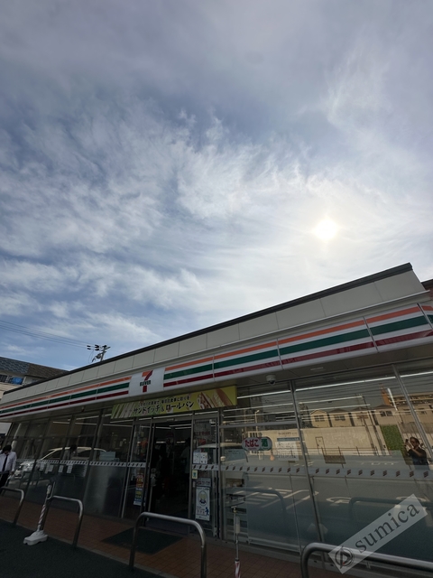 コンビニ　セブンイレブン大阪喜連西1丁目店、品揃え豊富（コンビニ）まで330m