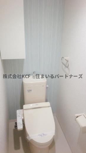 トイレ　落ち着いた色調のトイレです