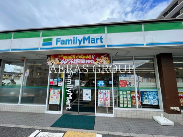 コンビニ　ファミリーマート戸田本町店（コンビニ）まで724m