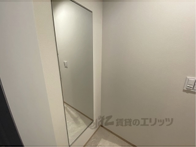 玄関　鏡