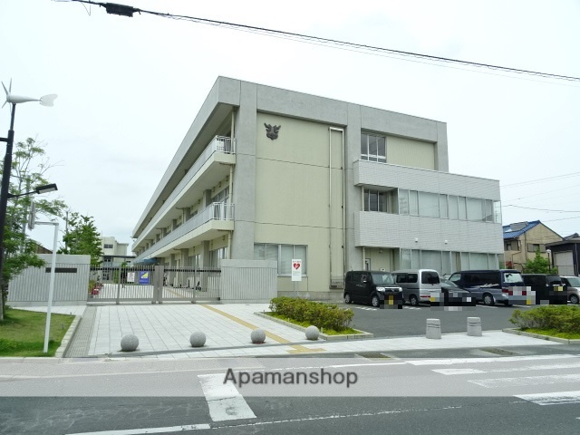 中学校　北部中学校（中学校）まで840m