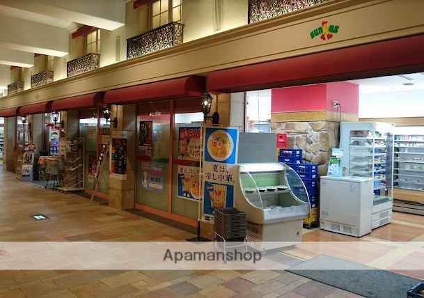 コンビニ　ファミリーマート オペラシティサンクンガーデン店（コンビニ）まで578m