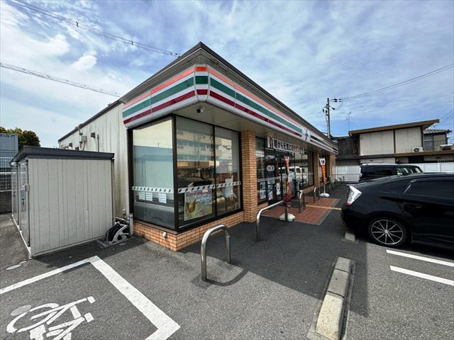 コンビニ　セブンイレブン（コンビニ）まで1238m