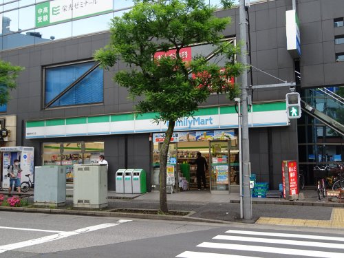 コンビニ　ファミリーマート篠崎駅南口店（コンビニ）まで170m