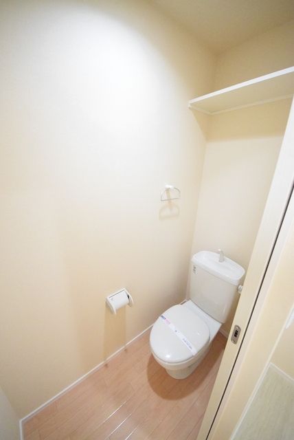 トイレ　同建物内の別部屋参考写真です