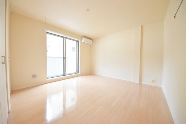 居室・リビング　同建物内の別部屋参考写真です