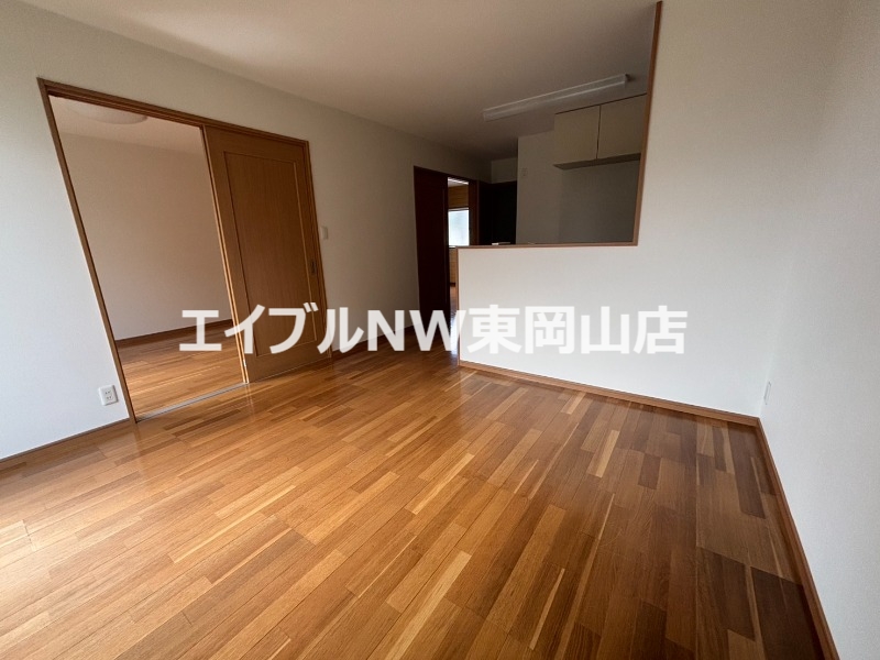オーエフジイ1号館の居間写真