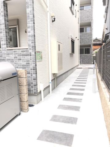 エントランス　【お部屋さがしはラックハウジングにお問合せ下さいませ♪】