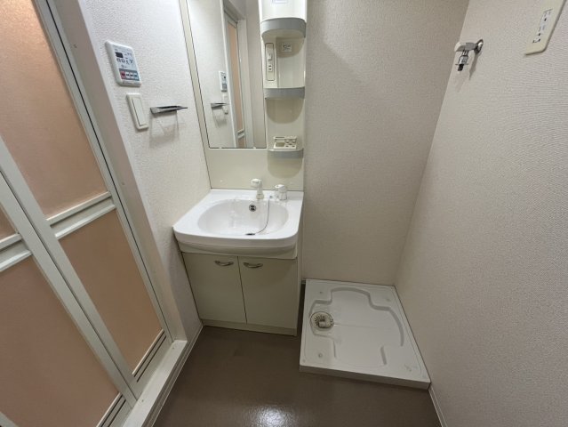 洗面設備　同物件別部屋写真