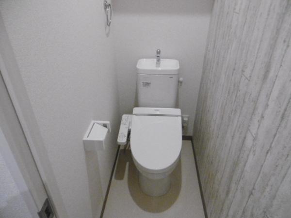 トイレ　ウォシュレットつき