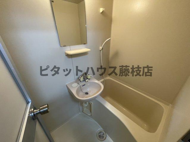 ＪＲ東海道本線 島田駅 バス乗車時間：26分 最寄りバス停で下車 徒歩3分 3階建 築30年の風呂写真