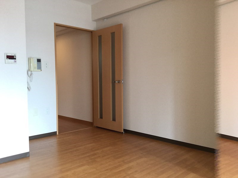 コーシャハイツ法円坂35号館の居間写真