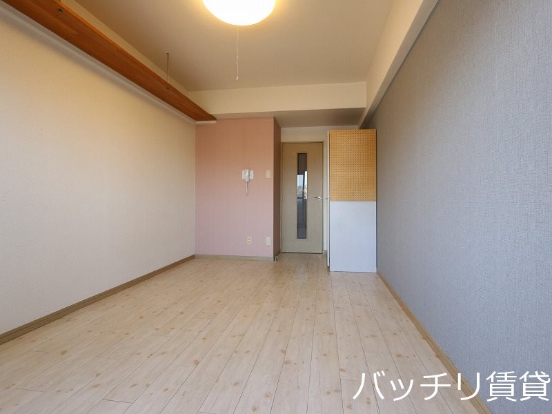 居室・リビング　別号室タイプの為、現状を優先致します。