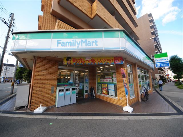 コンビニ　ファミリーマート三国本町二丁目店（コンビニ）まで617m
