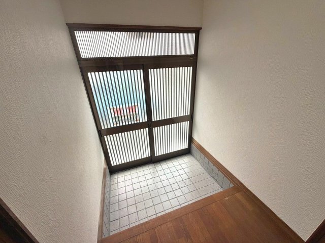 南恵我之荘3丁目貸家の玄関写真