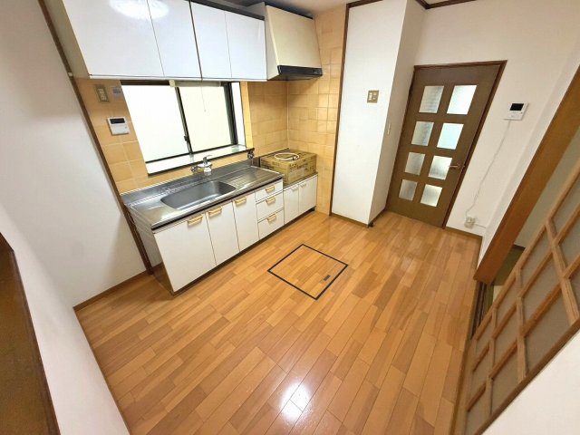 南恵我之荘3丁目貸家の居間写真