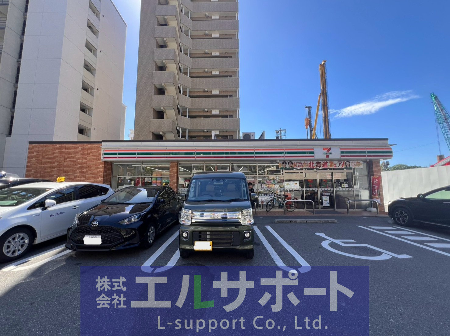 コンビニ　セブンイレブン福岡大手門1丁目店（コンビニ）まで196m