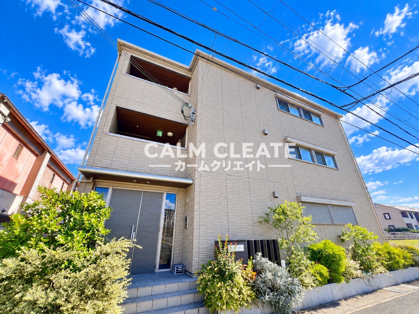 建物外観　ネット無料★オートロックや人気のカウンターキッチンも搭載◇