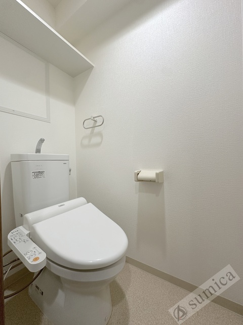 近鉄けいはんな線 新石切駅 徒歩5分 3階建 築12年のトイレ写真