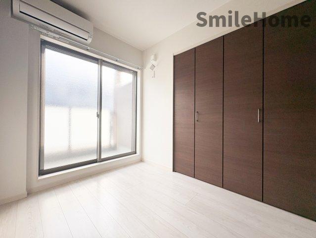 居室・リビング　エアコン付きのお部屋です