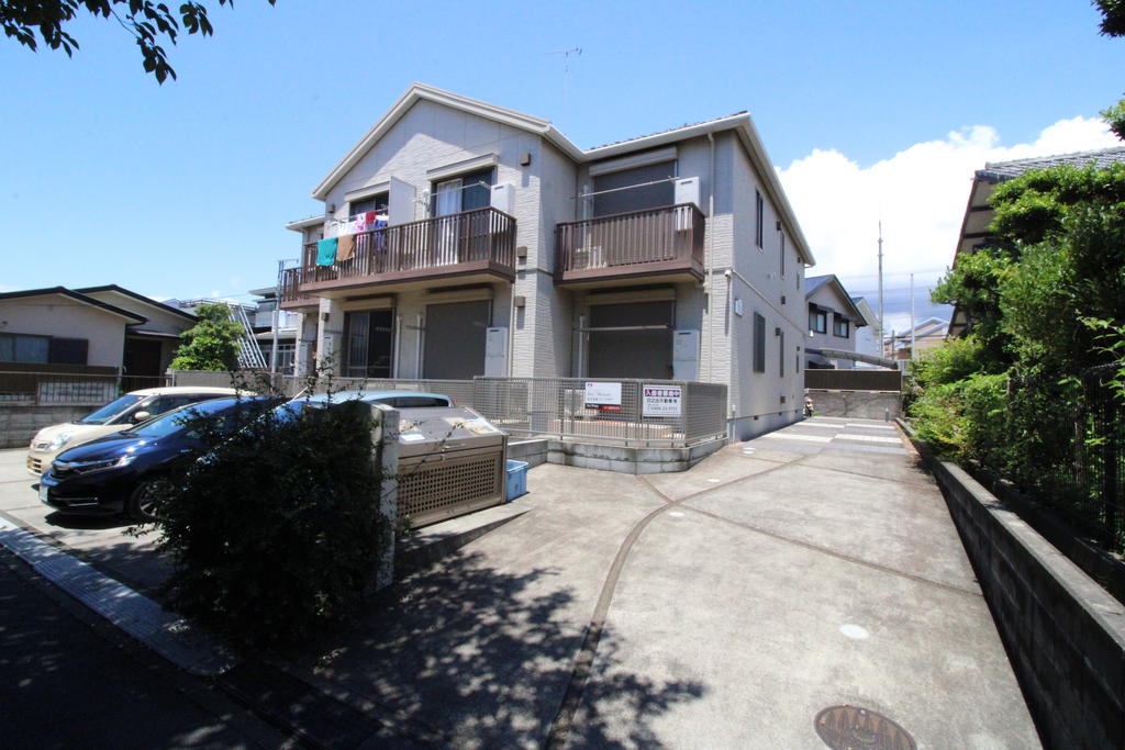 建物外観　2Ｆ右から2番目の中部屋です！！