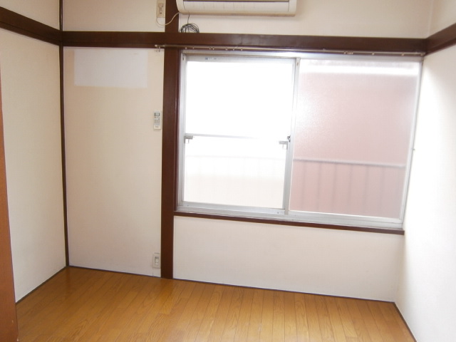 長谷見アパートの居間写真
