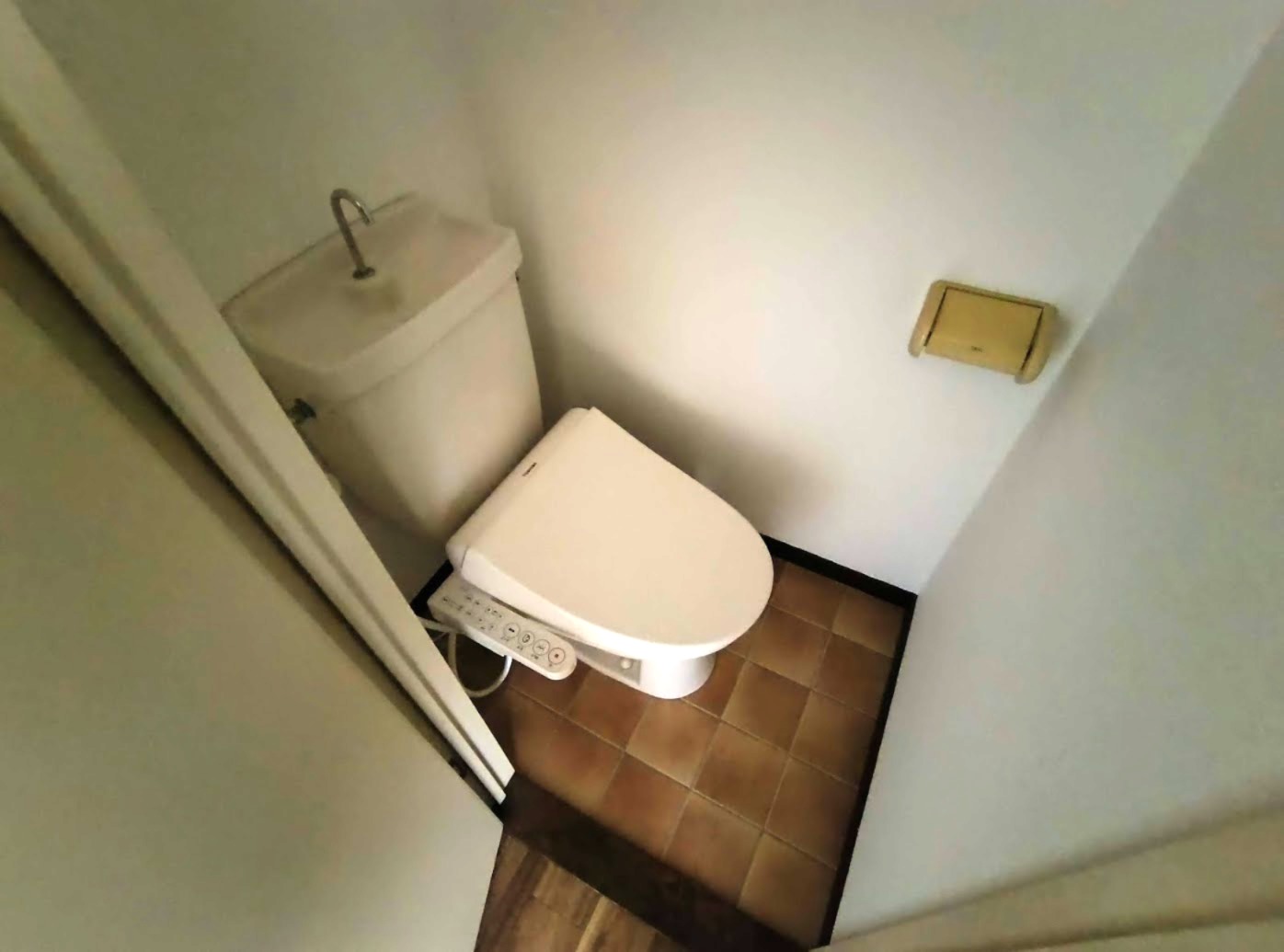 トイレ　温水洗浄便座完備