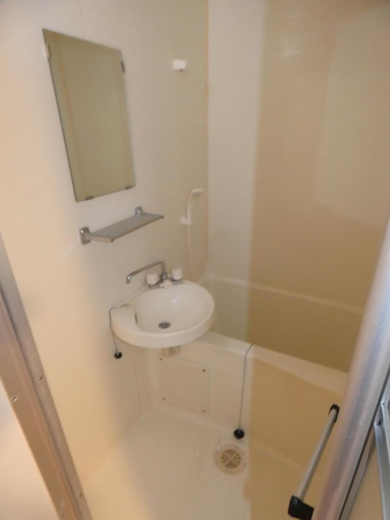 バス・シャワールーム　一人暮らしにも嬉しいバス・トイレ独立タイプ