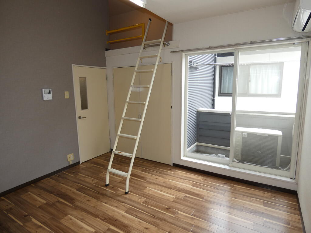 居室・リビング　ロフト付きのお部屋です