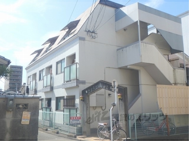 京都市右京区西院乾町のマンションの建物外観