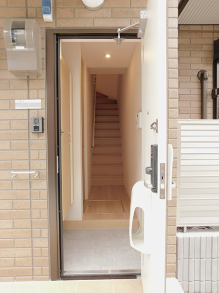 玄関　玄関にシューズボックス＆収納完備！