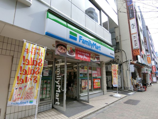 コンビニ　ファミリーマート神田多町店（コンビニ）まで117m