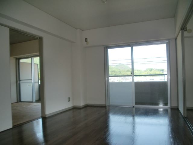 その他部屋・スペース　開放的なリビングです