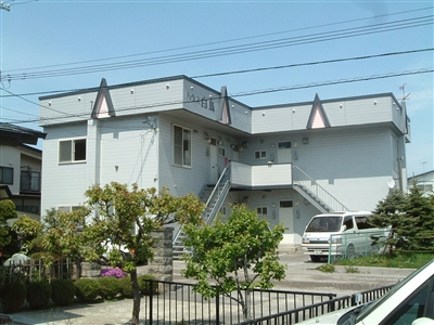 函館市白鳥町のアパートの建物外観