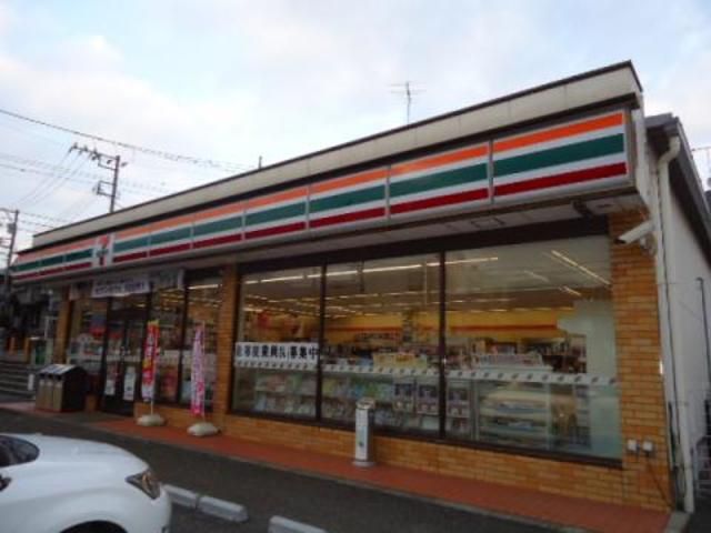 コンビニ　セブンイレブン（コンビニ）まで870m