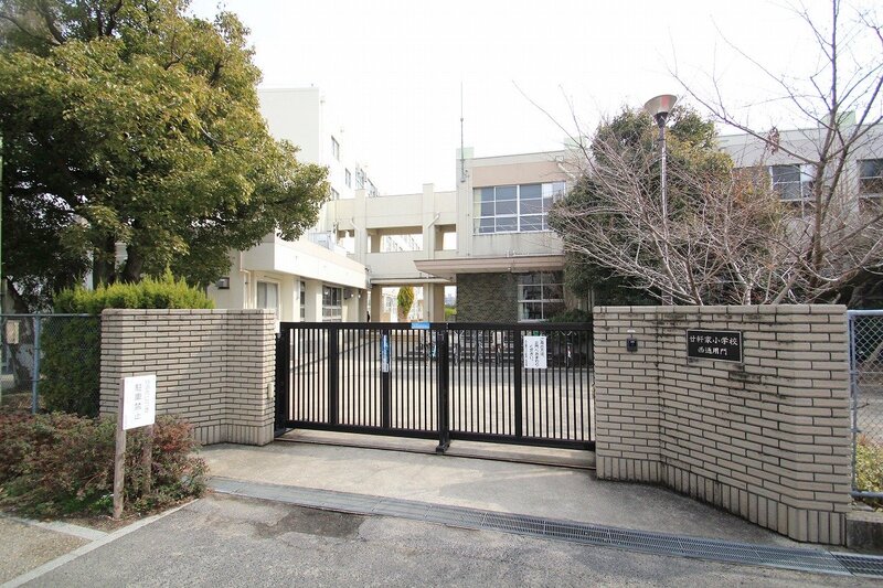 小学校　名古屋市立廿軒家小学校（小学校）まで584m
