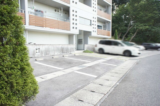 【ハーネス戸祭の駐車場】