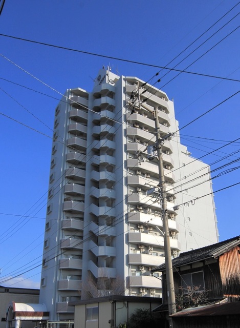 松山市住吉のマンションの建物外観